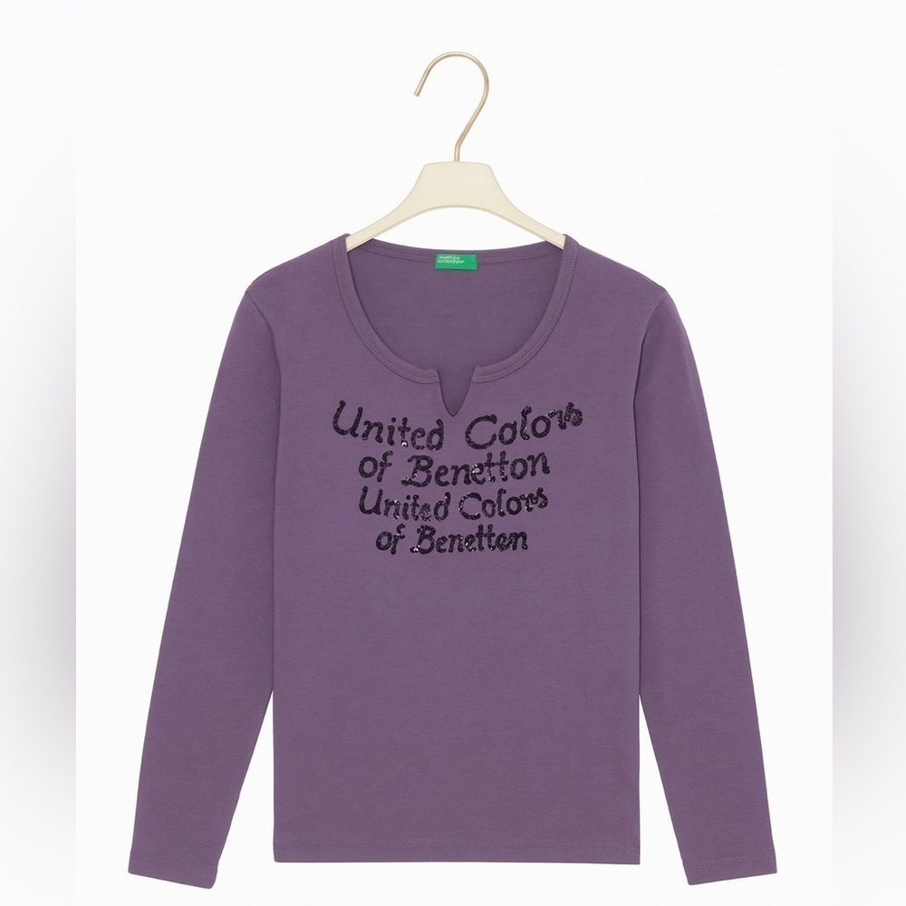 "United Colors of Benetton” Vintage Junior’s Purple sweatshirt. Size Large